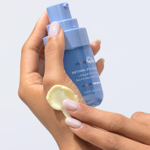 Toepassing van Travel-Size Retinol Eye Renewal op de huid